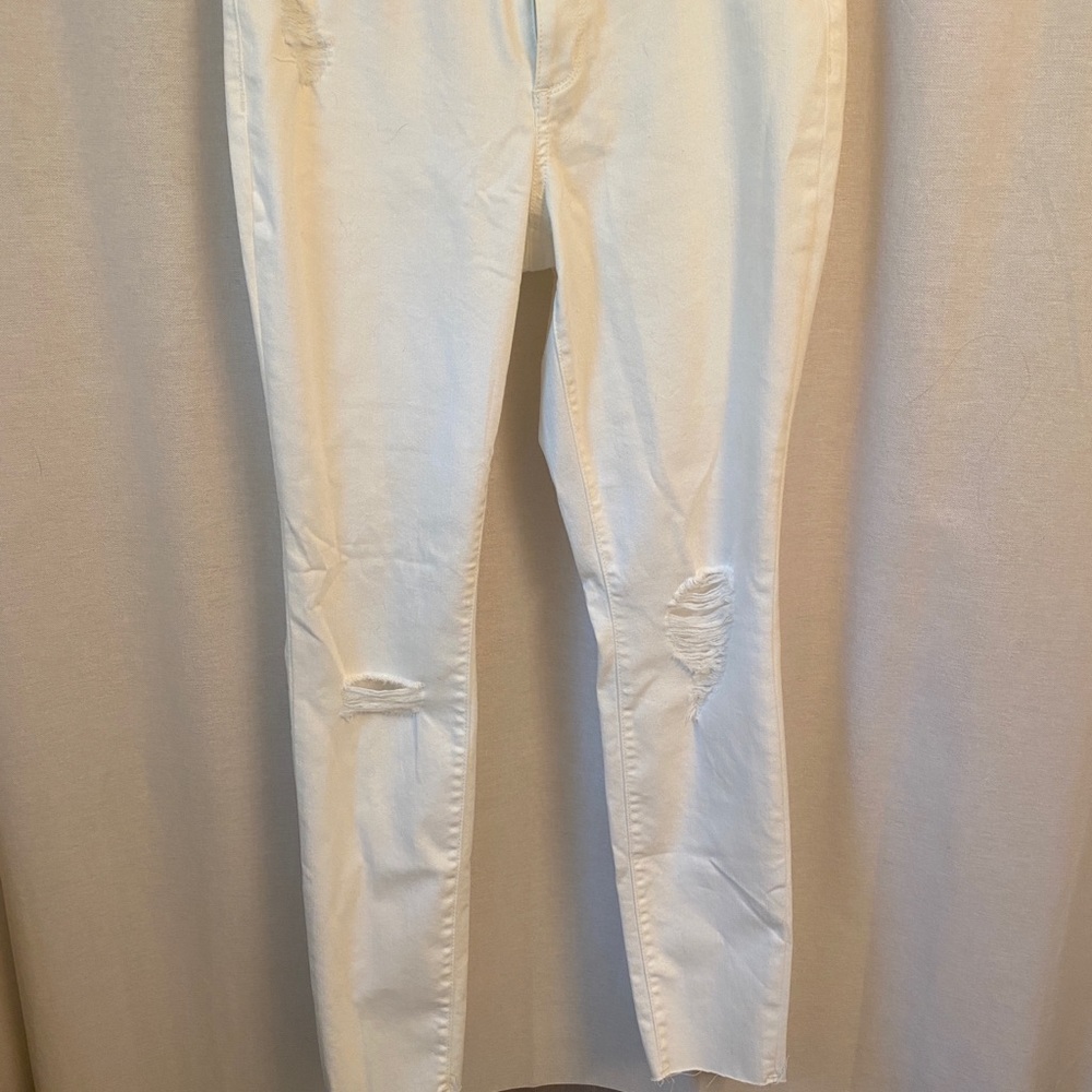 Super comfy, slightly distressed, white jeans